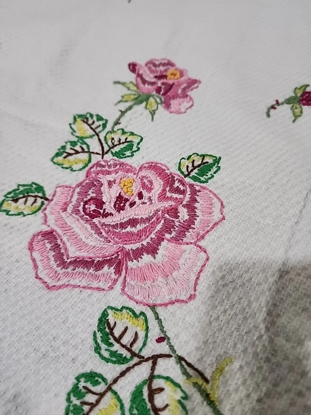 Vintage Hand Embroidered Crocheted Edge Rose Floral Table Runner Dresser Scarf